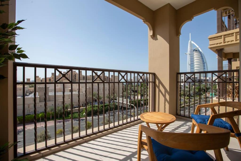 דובאי Veluxa - Luxury And Bright 1 Bedroom Apartment, Burj View! מראה חיצוני תמונה