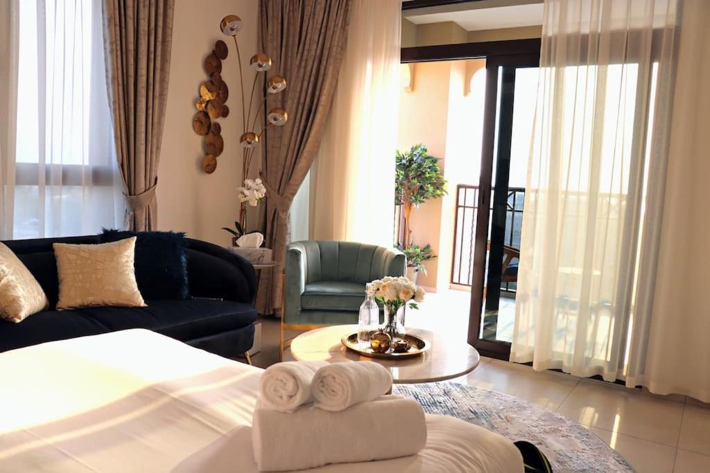 דובאי Veluxa - Luxury And Bright 1 Bedroom Apartment, Burj View! מראה חיצוני תמונה