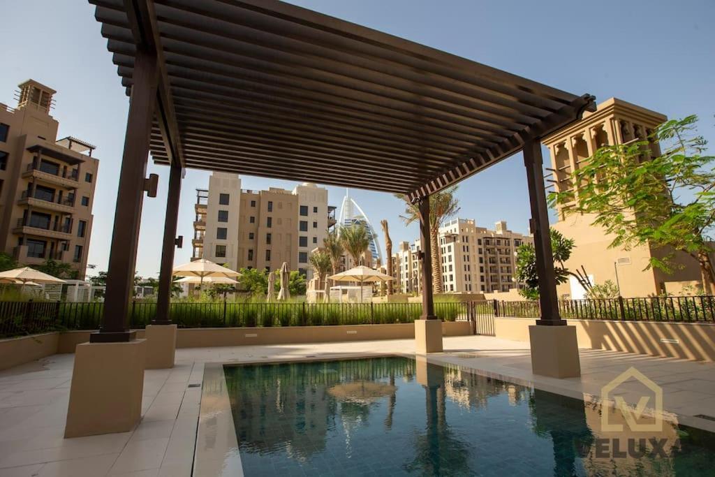 דובאי Veluxa - Luxury And Bright 1 Bedroom Apartment, Burj View! מראה חיצוני תמונה