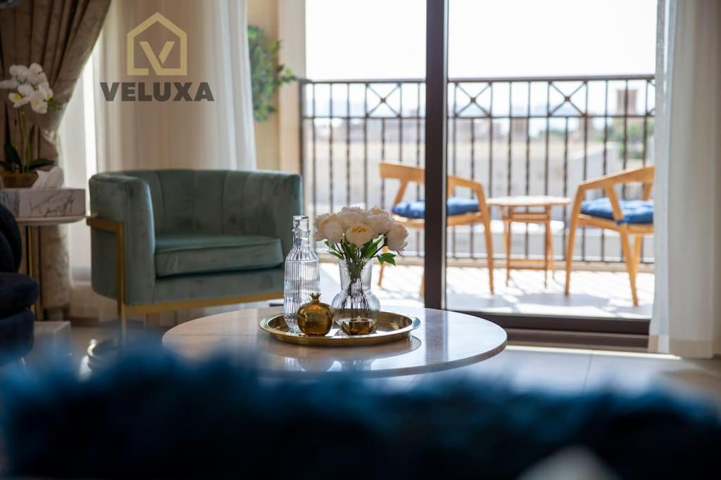 דובאי Veluxa - Luxury And Bright 1 Bedroom Apartment, Burj View! מראה חיצוני תמונה